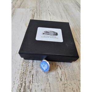 White‎ House eagle seal pin silver blue unique